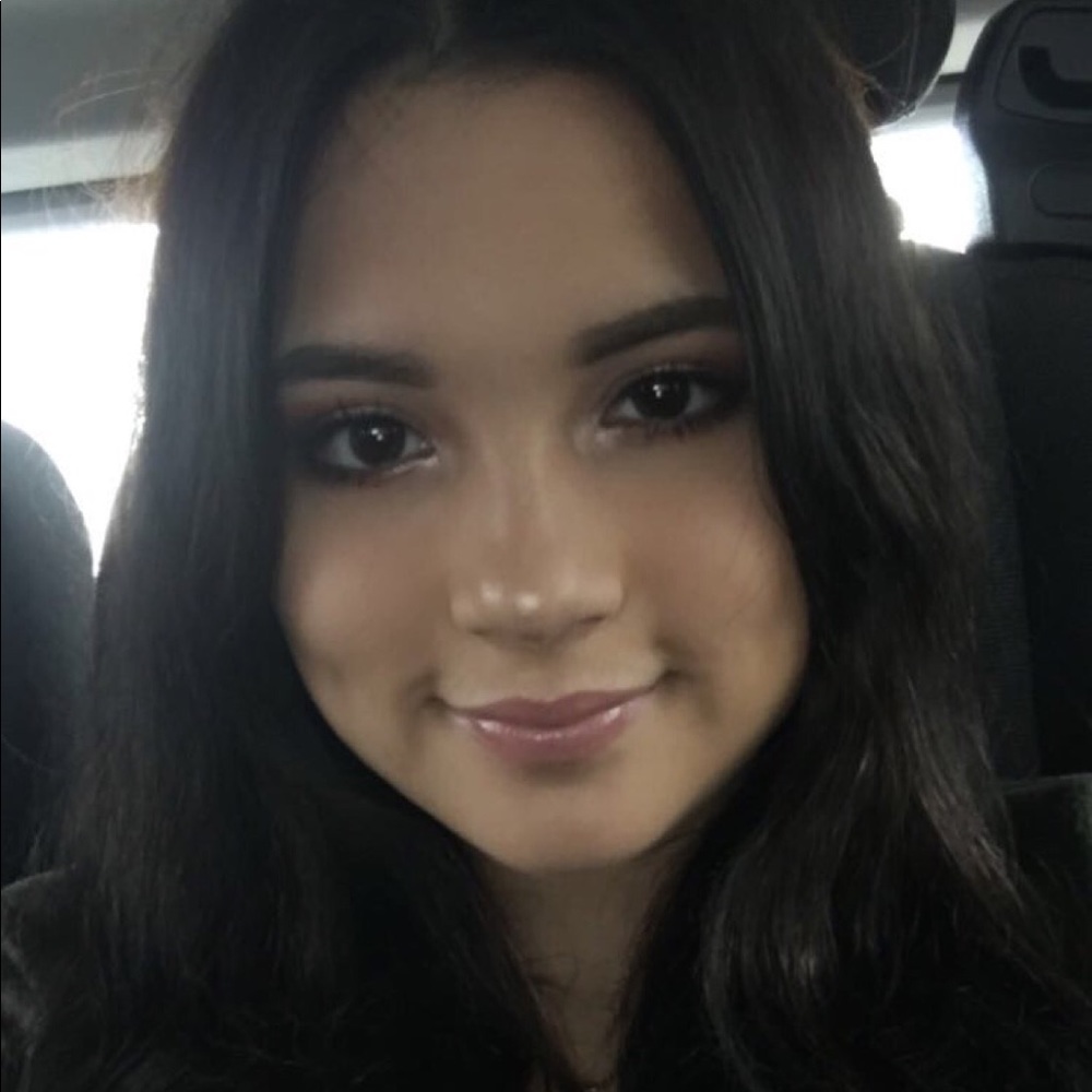 Meet your Posher, Alexis